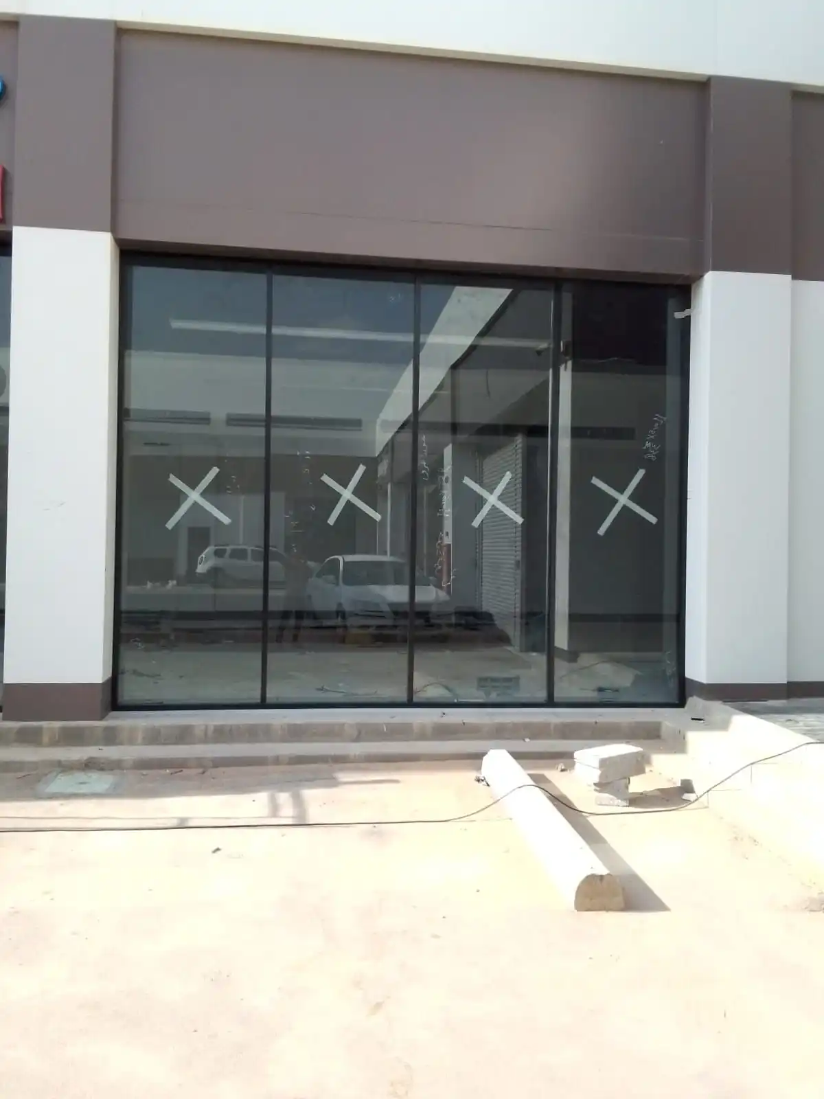 الفواصل الزجاجية الذكية (Smart Glass) لغرف الاجتماعات في جدة