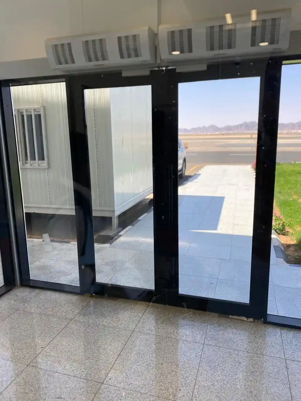 الفرق بين زجاج السيكوريت والزجاج المزدوج (الدبل جلاس)