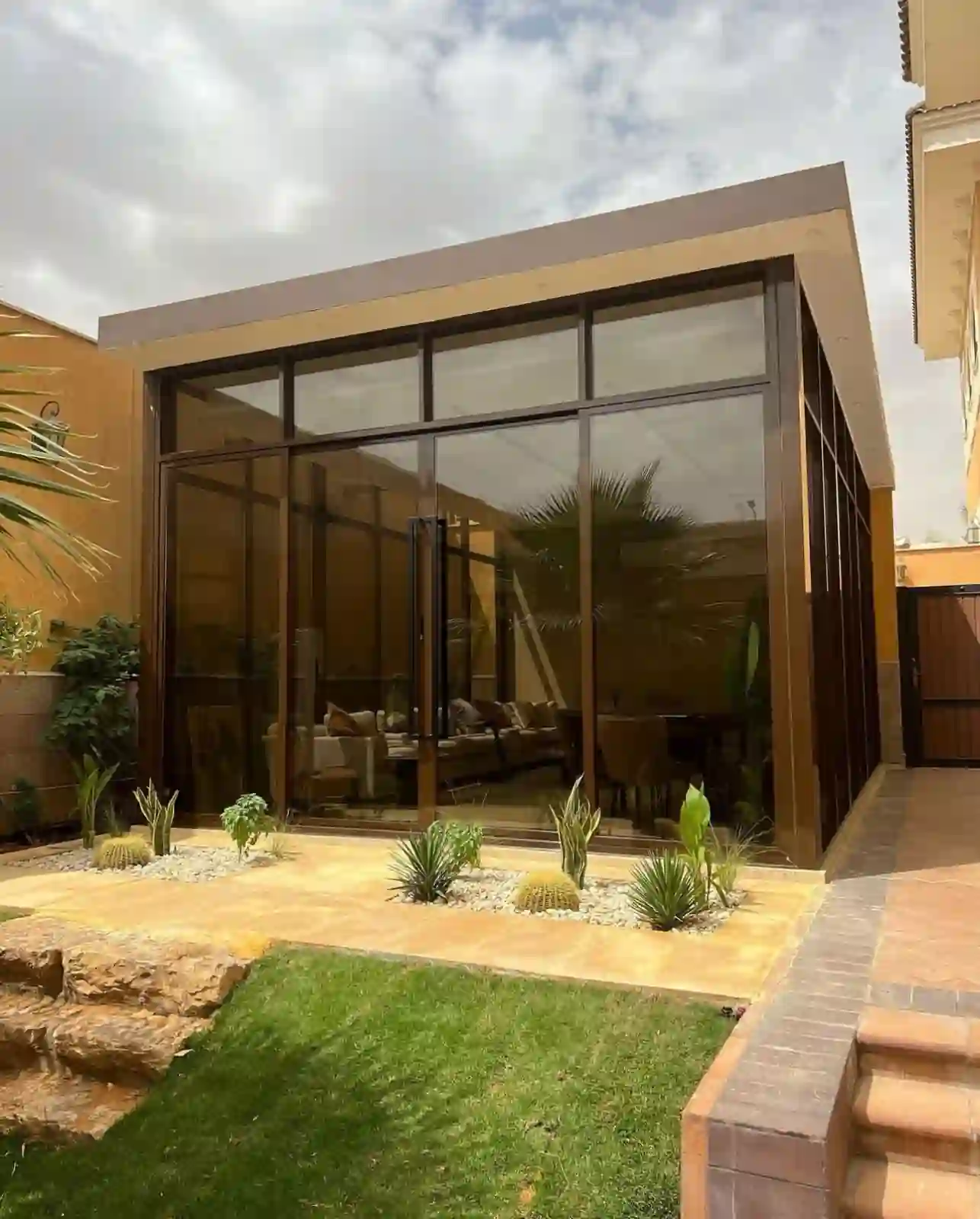 مكاتب وقواطع