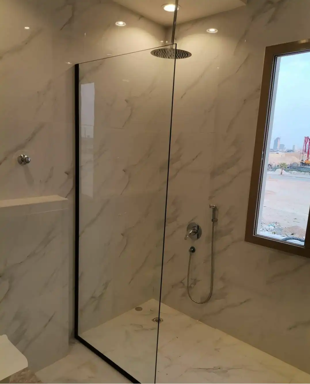 شاور زجاجي
